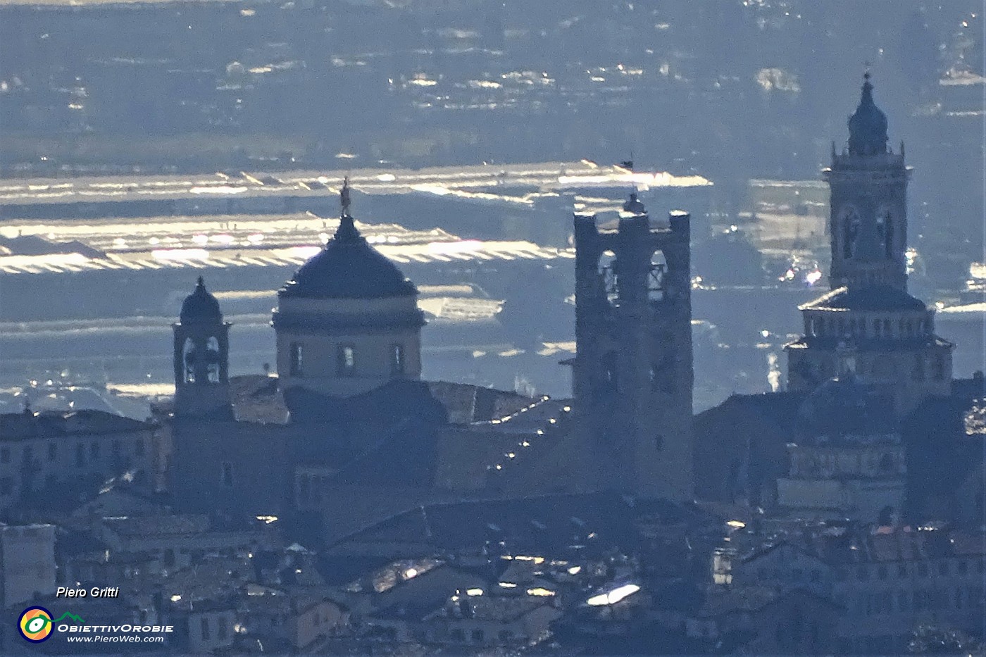 28 Dai Prati Parini maxi zoom in Bergamo Alta.JPG